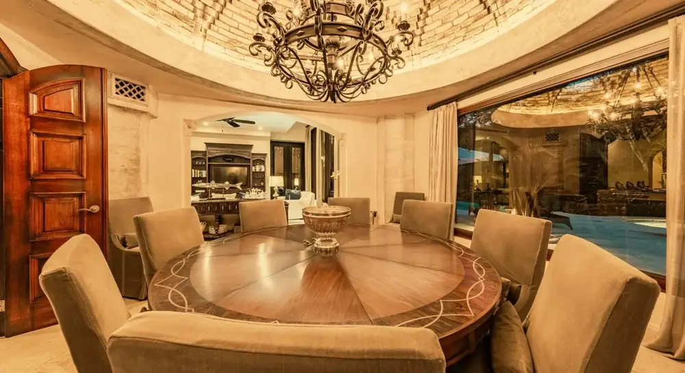 Family dining room at Villa Firenze